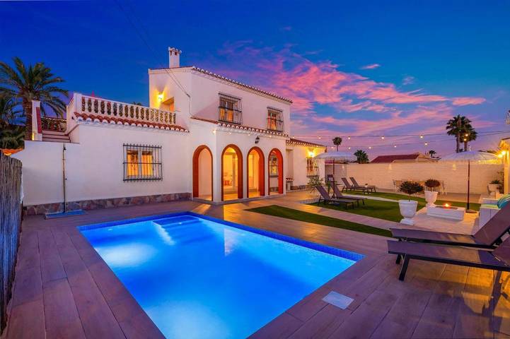 Casa rural para 13 personas, con vistas y vistas al lago además de piscina y jardín en Torrevieja