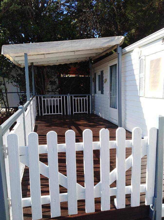 Camping pour 4 personnes, avec terrasse et piscine ainsi que jardin et vue à Vic-la-Gardiole - 3