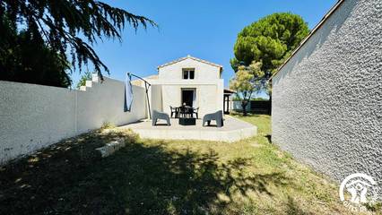 Gîte pour 2 personnes, avec jardin dans l' Aude