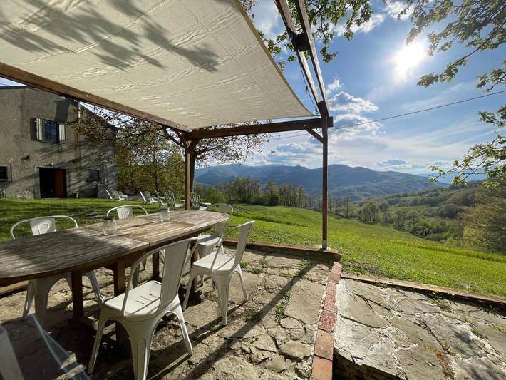 Location de vacances pour 2 personnes, avec vue ainsi que terrasse et jardin, animaux acceptés à Berceto - 3