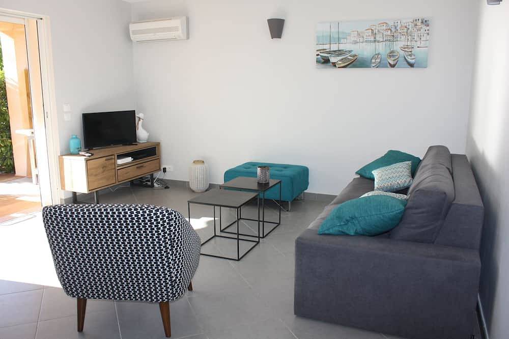 Villa 3 Minuten zu Fuß vom Meer und dem Dorf in einer waldreichen Umgebung in Pinarellu, Zonza