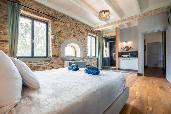 Location de vacances pour 15 personnes, avec jacuzzi ainsi que piscine et jardin à Coussac-Bonneval - 3