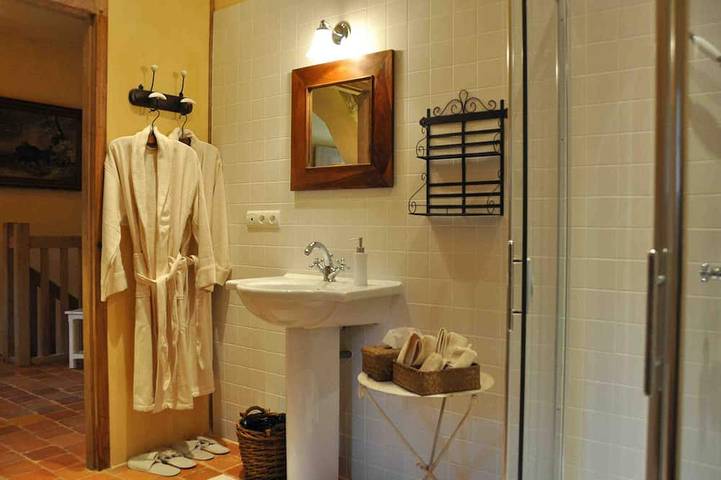 Gîte pour 2 personnes, avec jacuzzi et jardin ainsi que sauna et piscine à Chalais (Indre) - 3