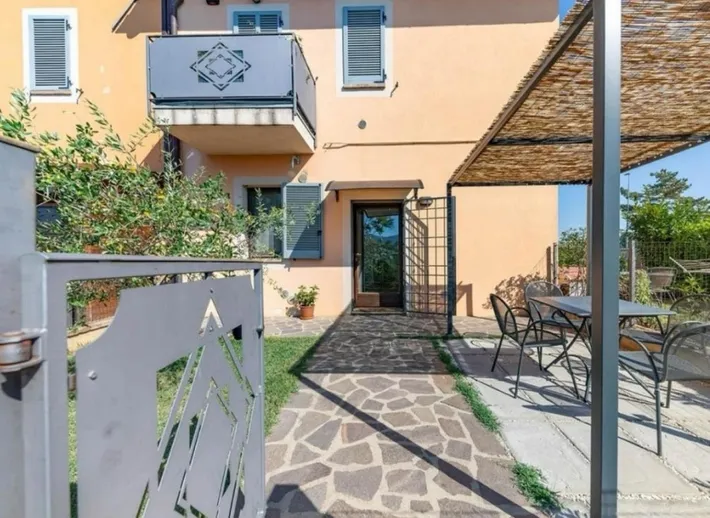 Appartamento vacanze per 6 persone, con idromassaggio e giardino, adatto a famiglie con bambini - 1