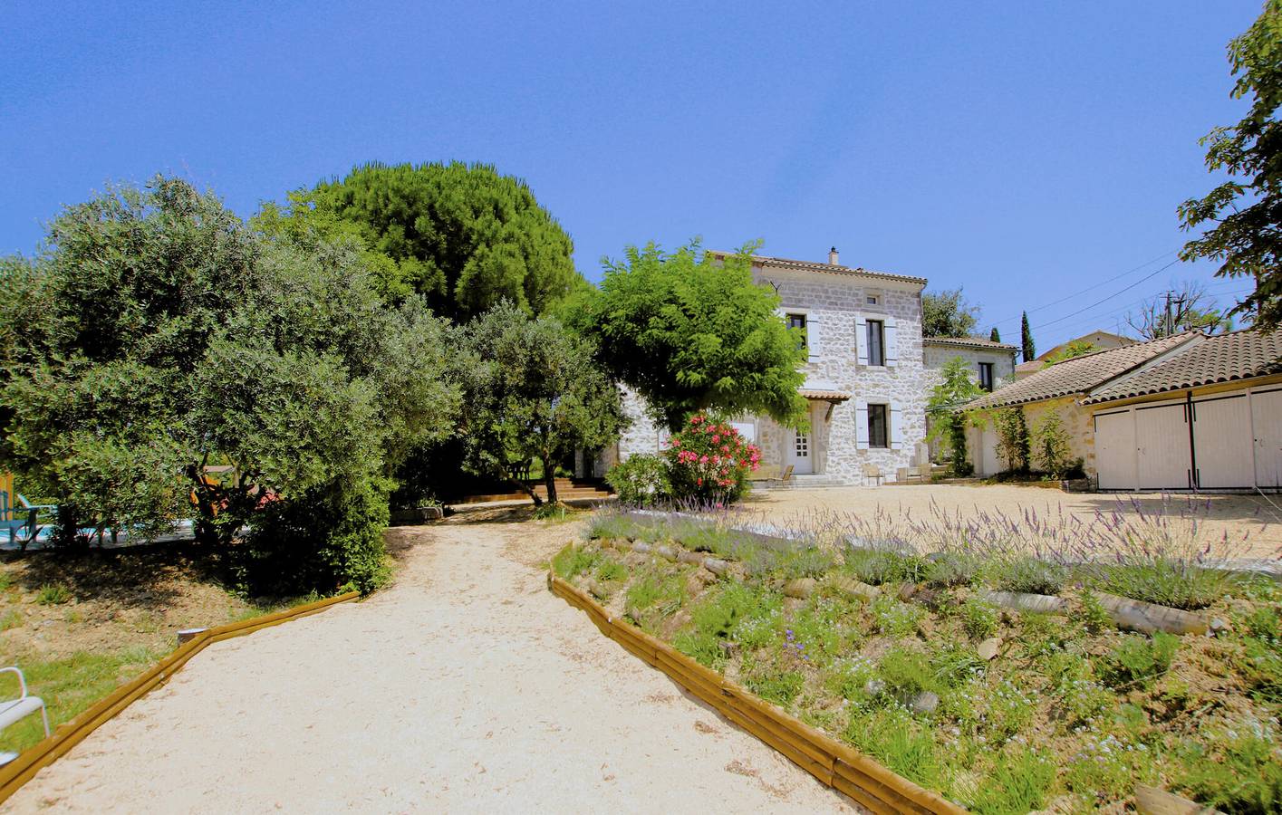 Oasis urbano con piscina y jardín, WiFi, AC - Ruoms 600m in Ruoms, Ardèche