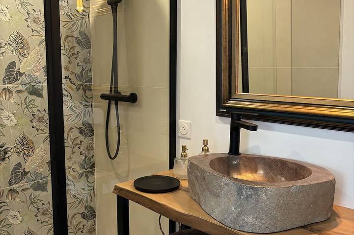 Appartement entier, Petit Mazet avec extérieur, piscine, climatisation. in Cheval-Blanc, Parc naturel régional du Luberon