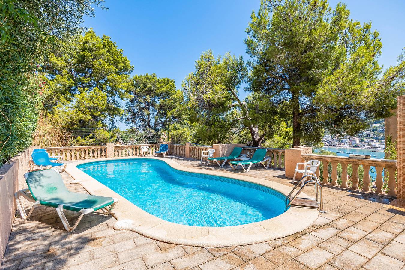 Entire apartment, Apartment 'Montemar 19' with Sea View, Shared Pool and Wi-Fi in Port de Sóller, Sóller