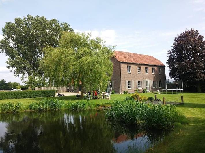 Vakantiewoning voor 4 personen, with Terras and Tuin as well as Zwembad and Uitzicht op het meer in Xanten