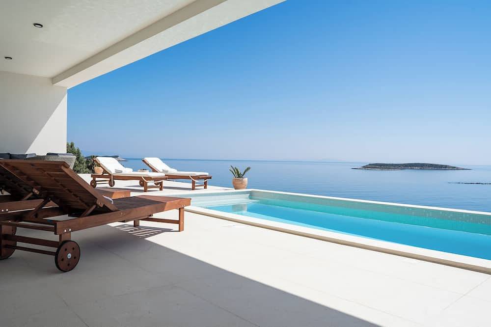 Vacation home with panoramic view and swimming pool on island Vis in Rukavac, Split-Dalmatien
