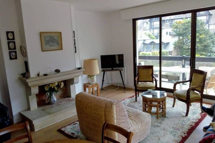 Gîte pour 6 personnes, avec balcon, adapté aux familles dans Plage De Tourgeville - 2