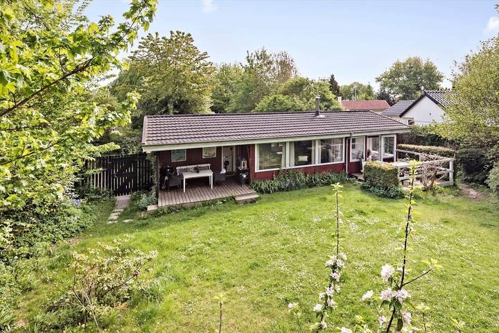 Ferieudlejning for 4 personer, med Terrasse og Have i Rødvig
