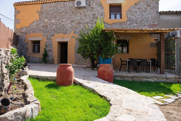 Apartamento para 10 personas, con Terraza y Jardín en Sotillo de la Adrada