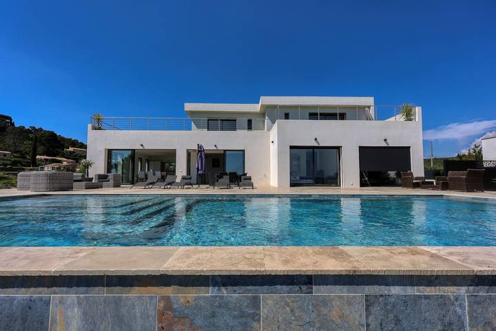 Vakantiehuis voor 6 personen, with tuin and terras as well as zwembad in Cotignac