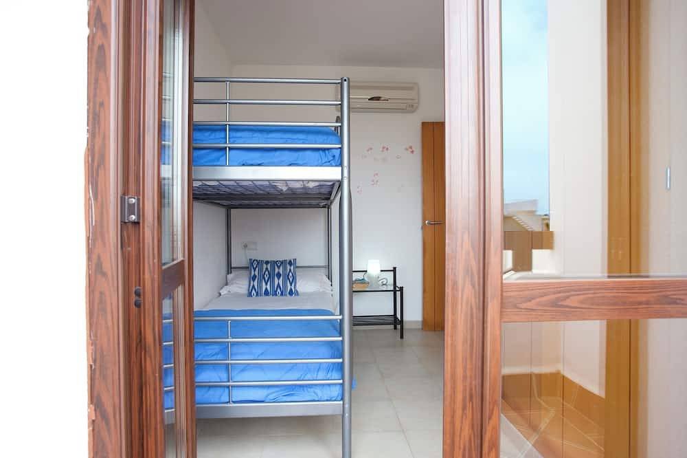 Marina dór Iv, house 5, wifi 5 bedrooms, community pool, beach 300m away in Cala Egos, Santanyí