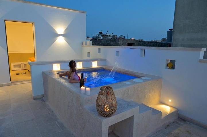 Gîte pour 4 personnes, avec terrasse ainsi que jacuzzi et piscine à Tricase - 3