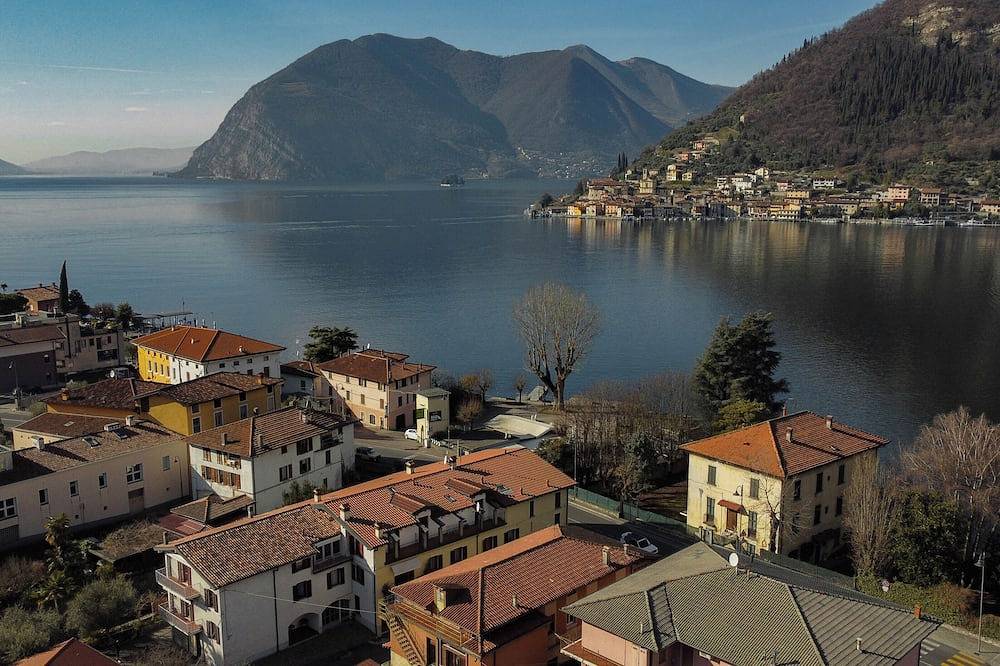 Just a dip away from Lake Iseo is this beautiful apartment in Sulzano, Catena Bresciana Occidentale