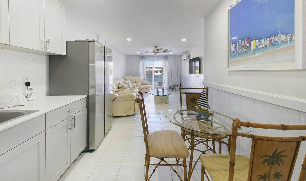 Waterfront Home, 200ft Dock, Gulf Access, Kayaks, Bicycles, Mini Golf, Game Room in Marathon, Monroe County