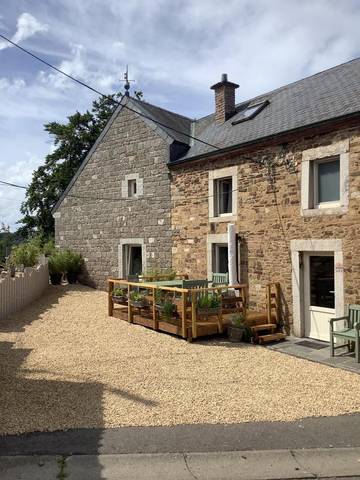 Gîte pour 2 personnes, avec terrasse et vue, animaux acceptés à Ferrières (Liège)