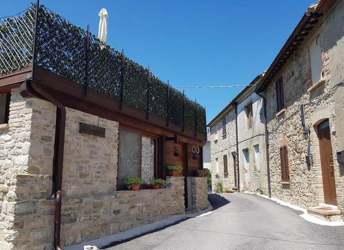 Gîte pour 3 personnes, avec jardin ainsi que piscine et vue à Piandimeleto