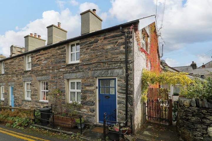 Holiday rental for 4 people, with garden in Penmachno