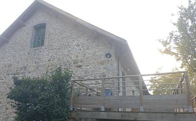 Gîte pour 5 personnes, avec piscine et jardin, animaux acceptés à Lafarre