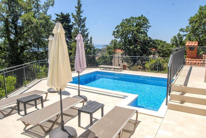 Villa for 8 people, with garden in Srebreno