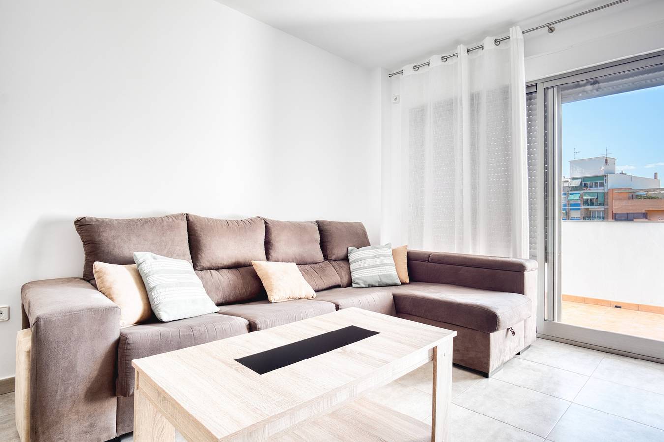 Entire apartment, Apartment 'Ático El Castell' with Mountain View, Wi-Fi and Air Conditioning in Playa Carrer La Mar, el Campello