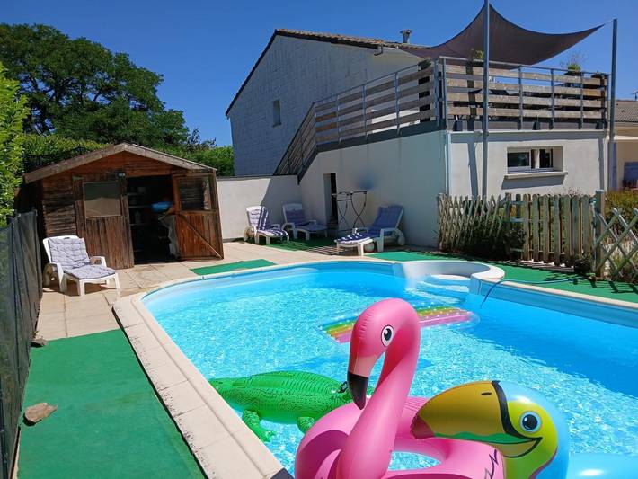 Gîte pour 4 personnes, avec piscine et terrasse