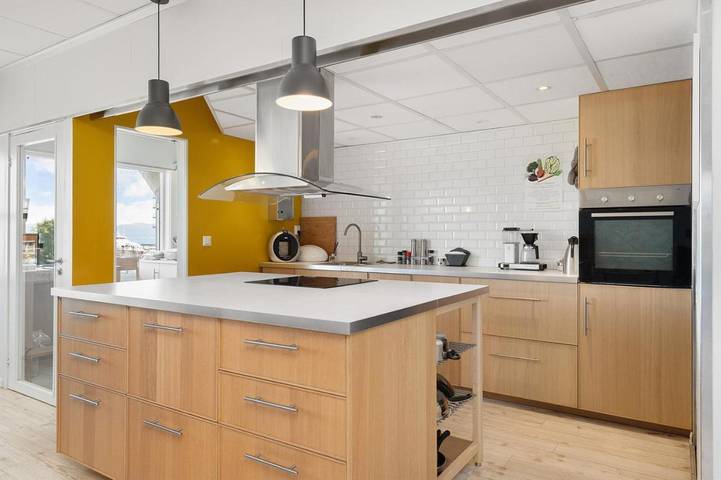 Gästehaus für 3 Personen, mit Terrasse und Garten sowie Ausblick und Seeblick in Ørland