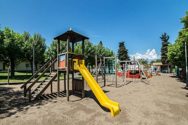Baia Holiday Gasparina in Castelnuovo del Garda, Montagnes autour du lac de Garde