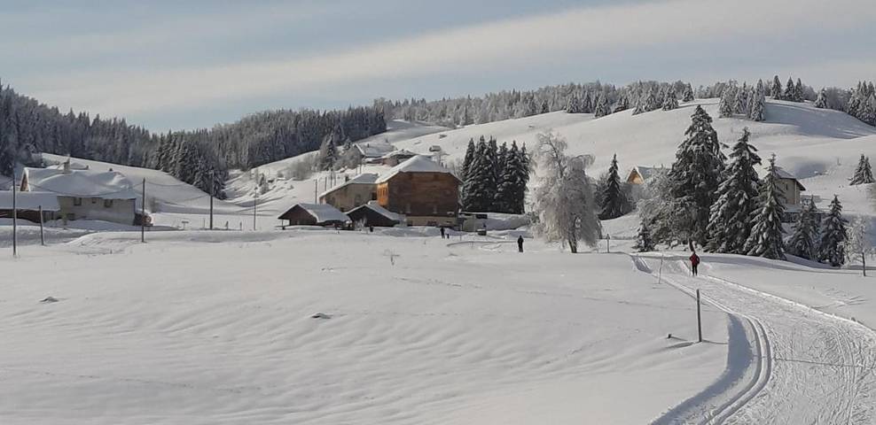 Gîte pour 5 personnes, avec vue et jardin dans Septmoncel Les Molunes - 4