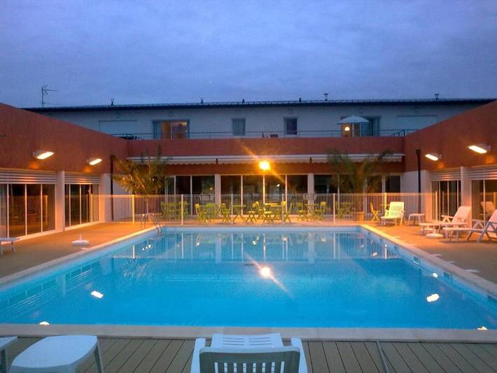 Gîte pour 4 personnes, avec vue ainsi que jardin et piscine, animaux acceptés à Rivières - 2