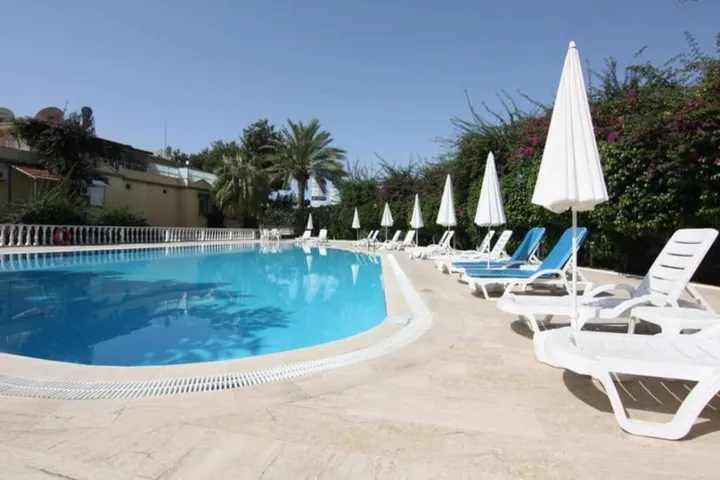 Chalet para 6 personas, con jardín y piscina - 1