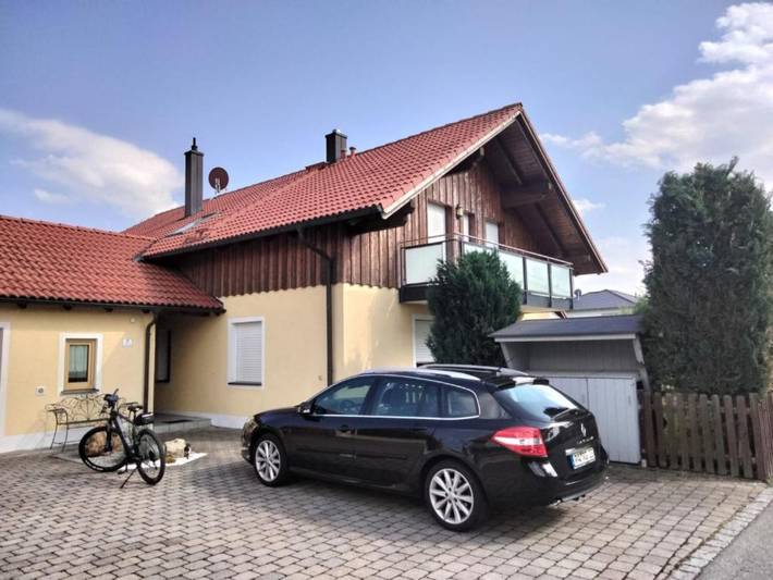 Entire apartment, Holiday Apartment "Rudis" with Private Terrace, 2 Balconies & Wi-Fi in Kirchham, Bayerische Golf und Thermenland