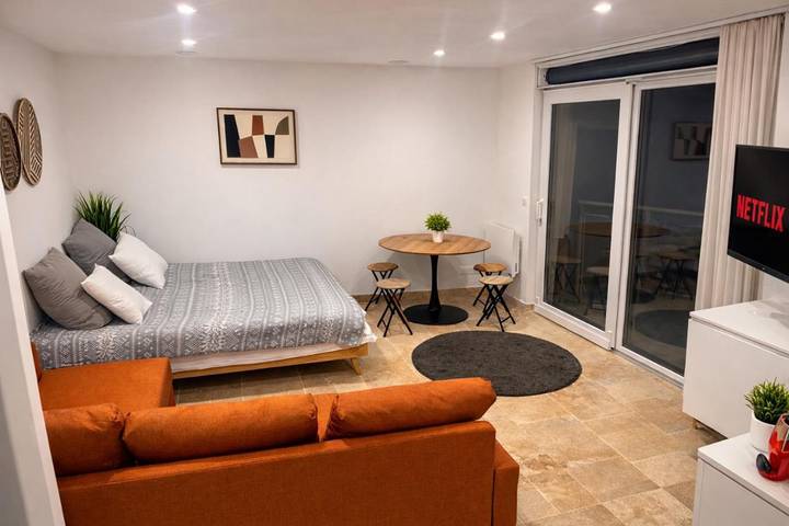 Maison d’hôte pour 4 personnes, avec vue et jardin ainsi que piscine et terrasse à Magny-le-Hongre - 2