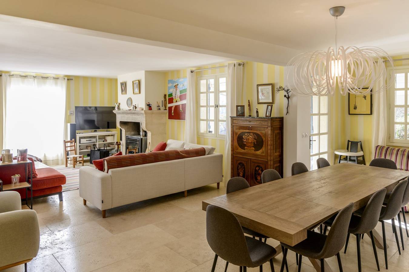 Family Home in the Heart of the Luberon with Swimming Pool and Panoramic Vi in Mérindol, Parque natural regional del Luberon