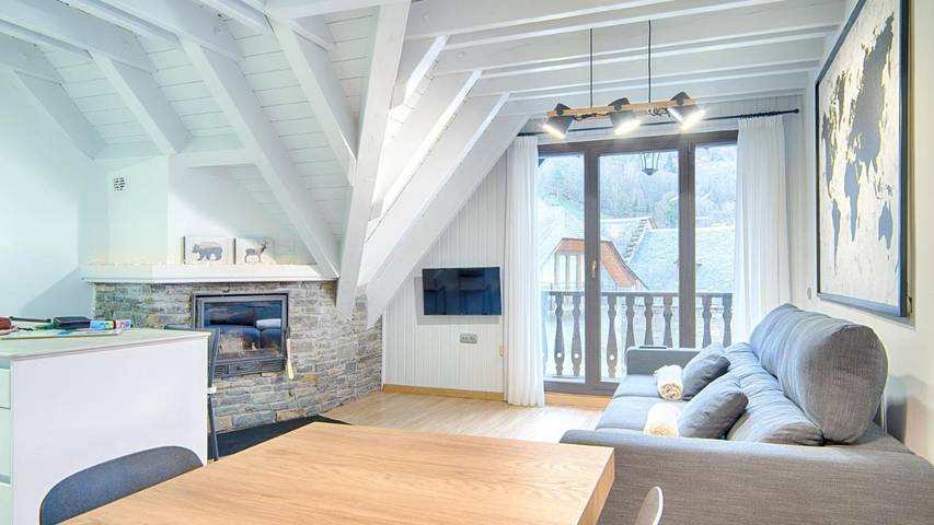 Vacation rental for 6 people, with Balcony and View in Les