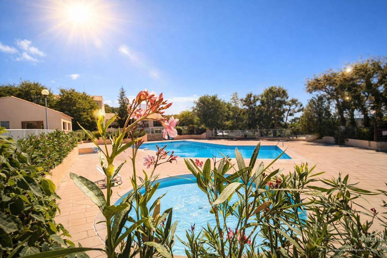 Appartement entier, Évasion au calme - Duplex cosy avec piscine & tennis in Saint-Vallier-de-Thiey, Côte méditerranéenne (France)