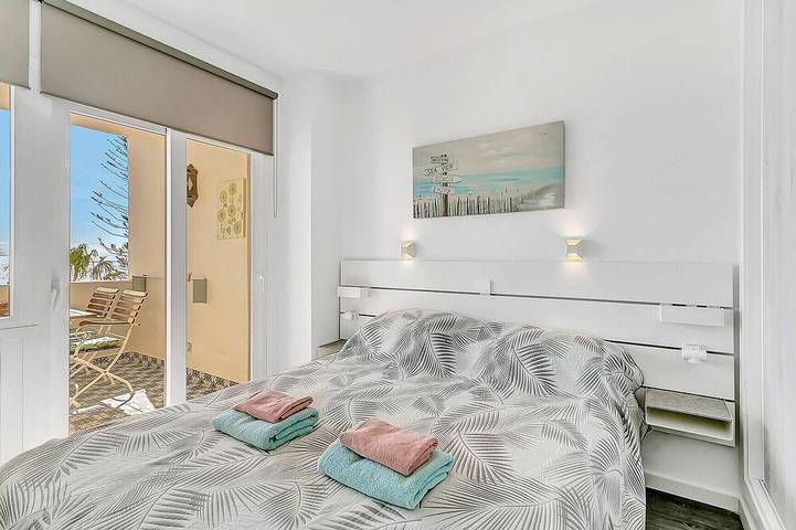 Entire apartment, J95 Cabopino in Playa Cabopino, Marbella
