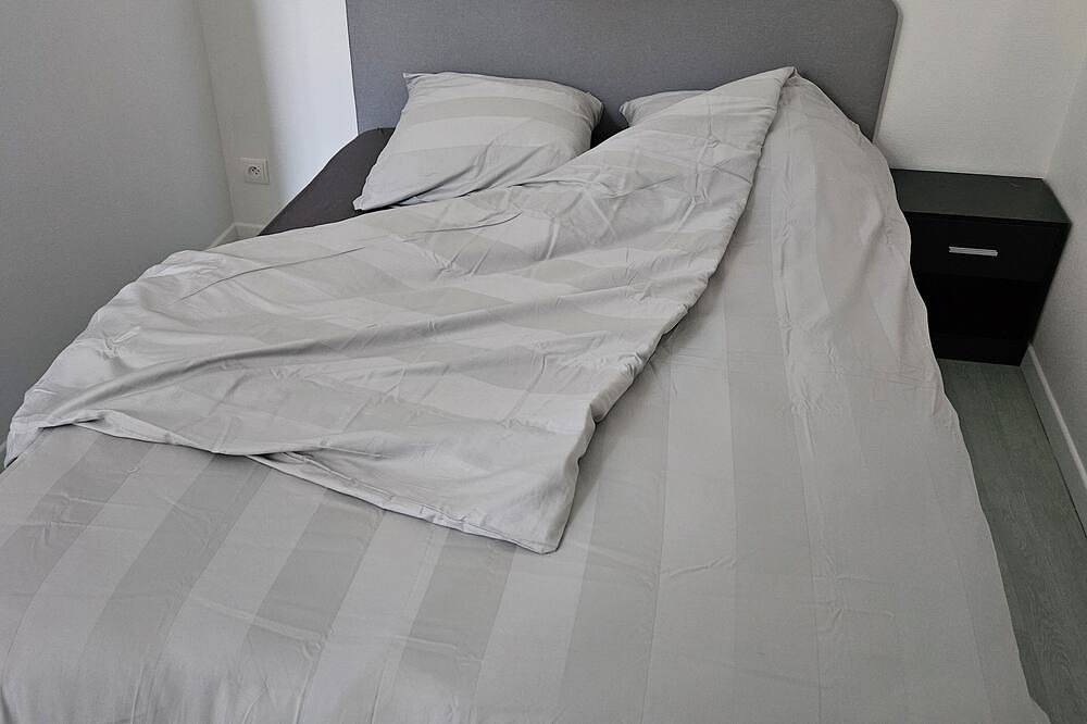 Entire apartment, Luxury T3 in town center in Oloron-Sainte-Marie, Béarn