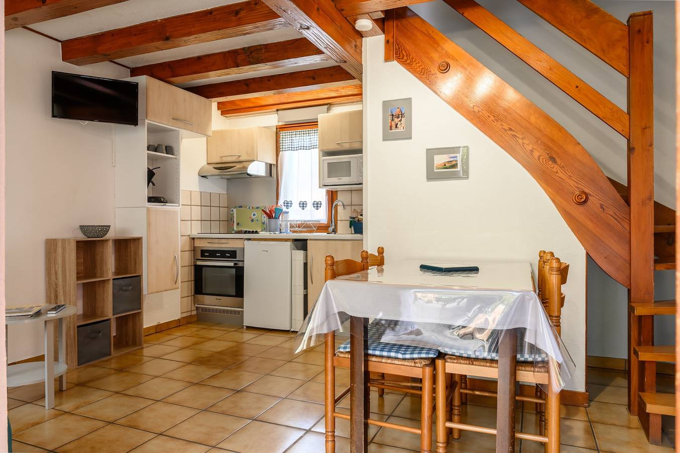 Gîte Riesling près de Colmar : Vue Montagne, Terrasse Privée et Wi-Fi in Kaysersberg, Parc naturel régional des Ballons des Vosges