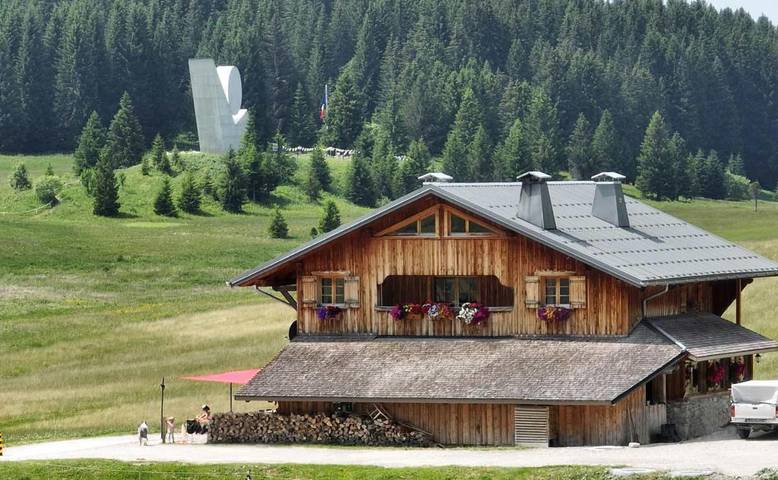 Gîte pour 5 personnes, avec Balcon et Jacuzzi ainsi que Terrasse et Jardin dans Plateau des Glières