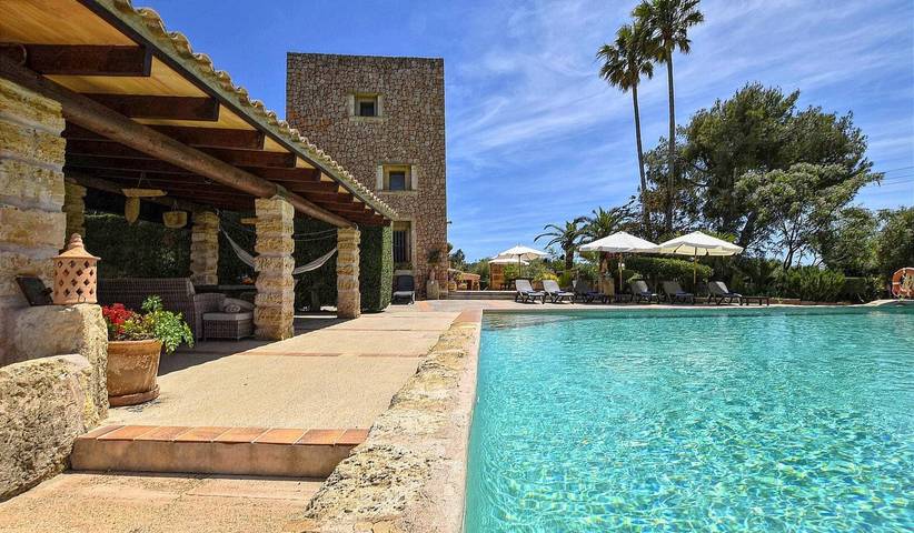 Villa 'Sa Torre Dorada' avec vue sur les montagnes, Wi-Fi et climatisation in Marina Manresa, Alcúdia