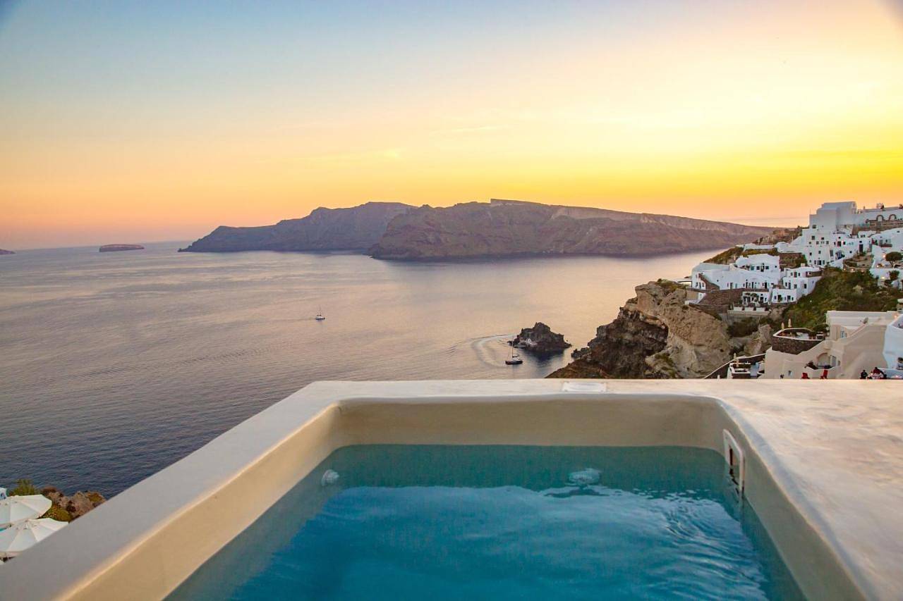 Kaleidoscope Cave Houses in Oia, Santorin