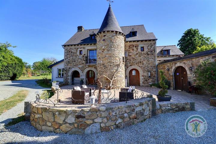 Gîte pour 4 personnes, avec Terrasse ainsi que Jardin et Vue à Saint-Pern