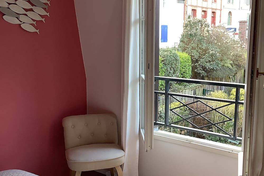 House with garden and garage in Honfleur, Lisieux en omgeving
