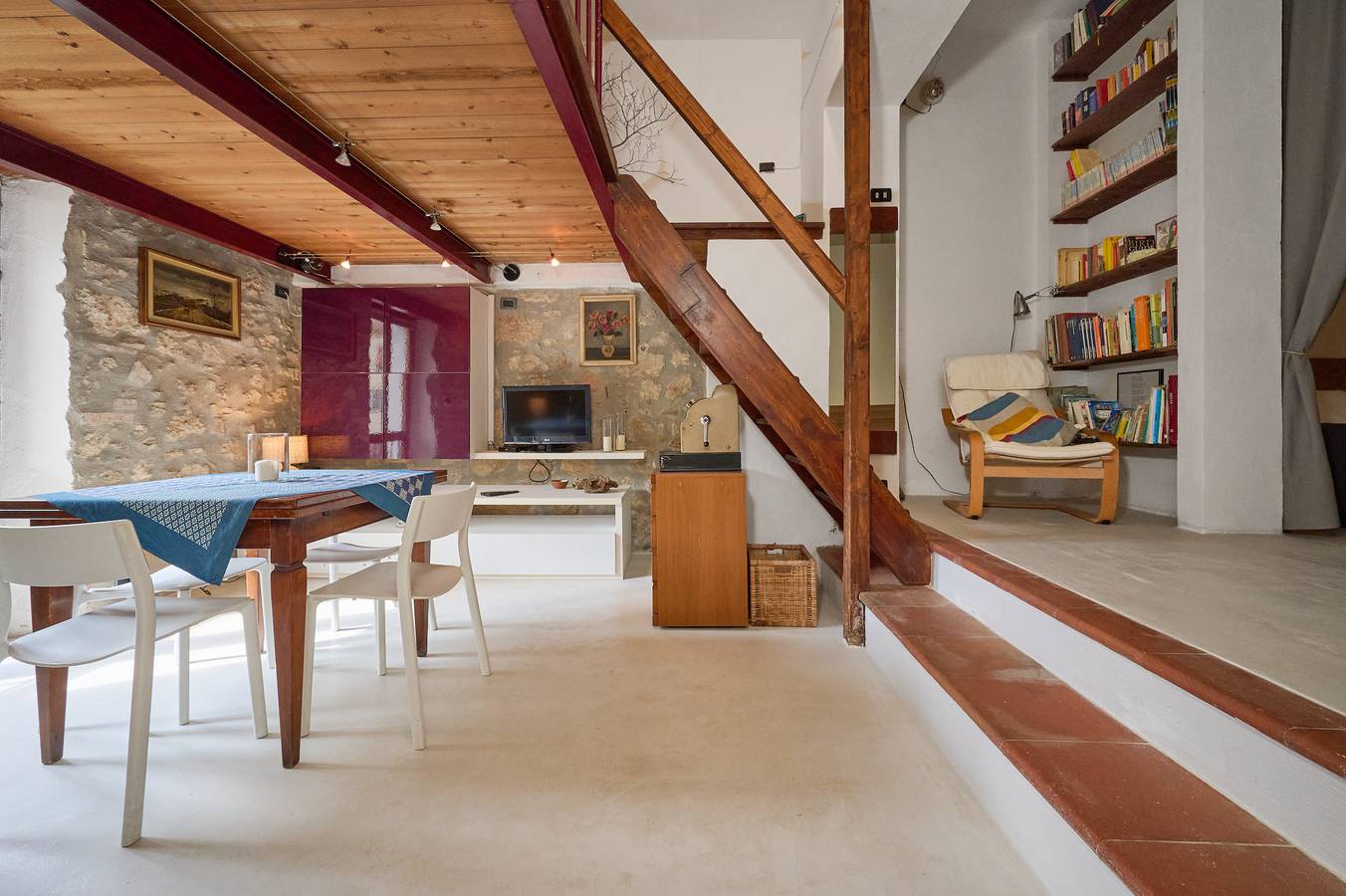 Geheel appartement, Appartement 'Limone Loft' met privéterras en airconditioning in Gavorrano, Provincie Grosseto