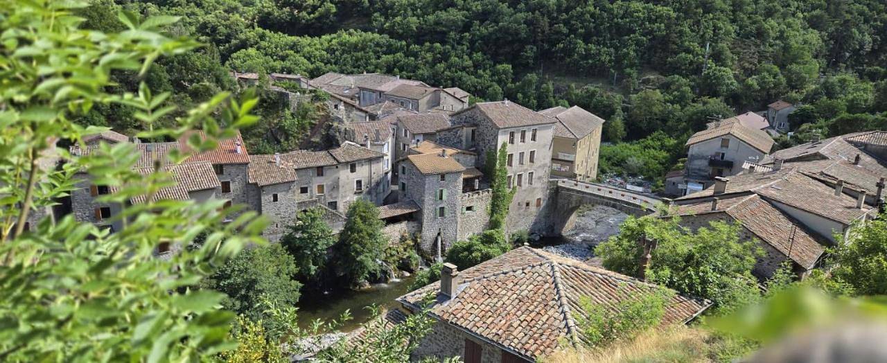 Appartement entier, One-Bedroom Apartment in Burzet, Parc naturel régional des Monts d'Ardèche