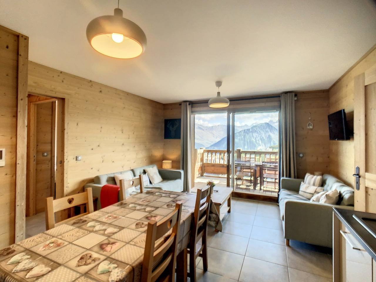Ganze Wohnung, Luxuswohnung auf der Piste, Südbalkon, Parkplatz in La Toussuire, Fontcouverte-la-Toussuire