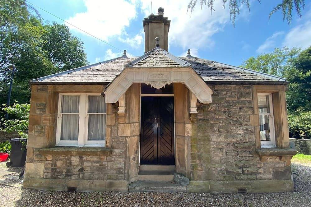 Cosy cottage located 25 minutes from Edinburgh City Centre in Lothian